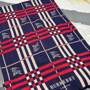 Burberry Navy Red and Cream Check Signature Throw